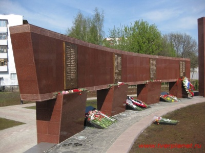 Мемориальные доски с фамилиями погибших